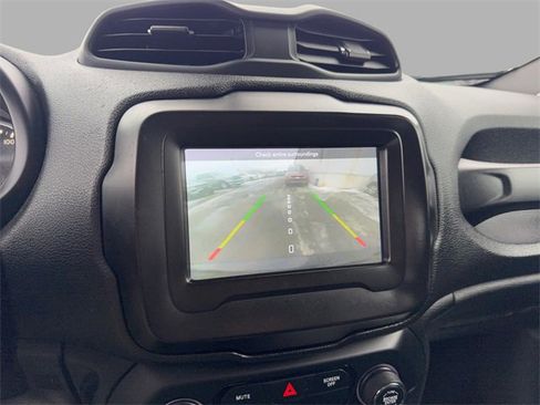 Used 2020 Jeep Renegade Latitude image 17