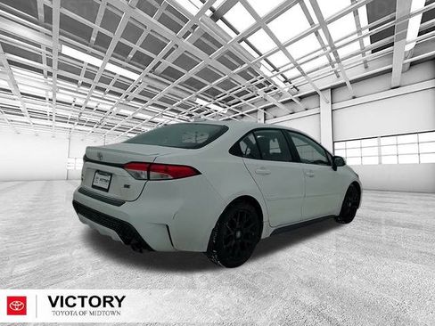 Used 2022 Toyota Corolla SE image 3