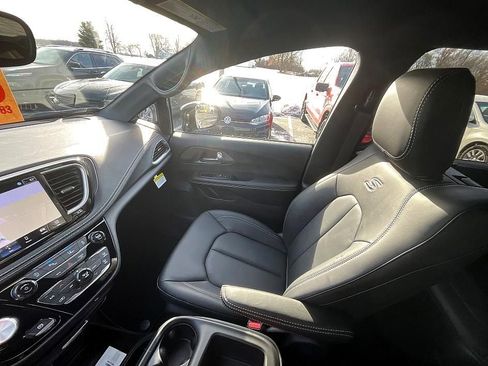 New 2026 Chrysler Pacifica Select FWD image 30
