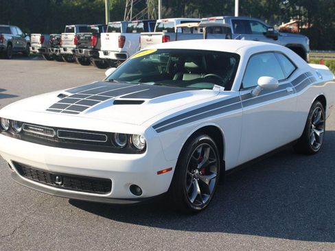 Used 2017 Dodge Challenger SXT Plus RWD image 3