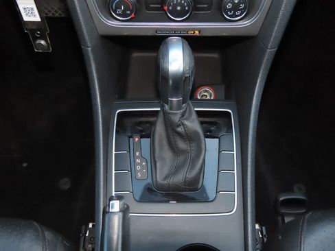 Used 2014 Volkswagen Passat 1.8T Wolfsburg Edition image 21