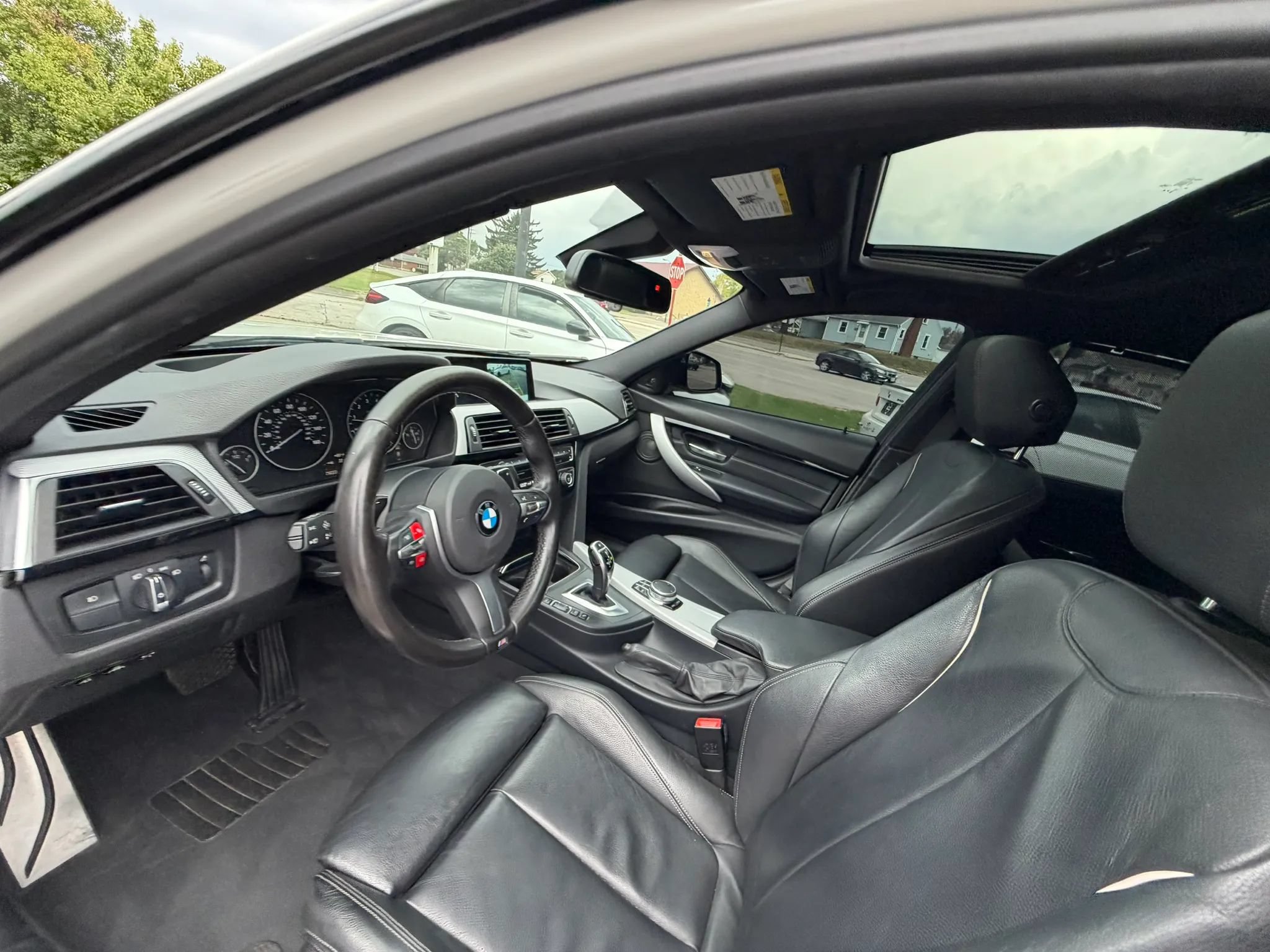 Used 2017 BMW 340i xDrive Sedan AWD/4WD image 11