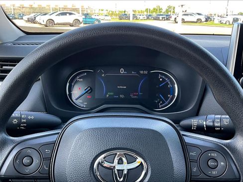 Used 2025 Toyota RAV4 XLE AWD/4WD image 25