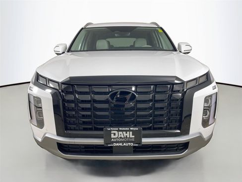 Used 2025 Hyundai Palisade Limited AWD/4WD image 3