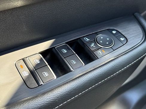 Used 2025 Nissan Armada Platinum image 21