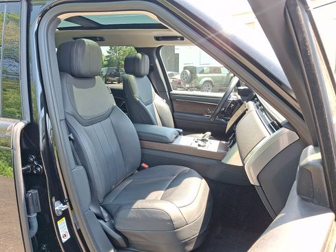 Used 2023 Land Rover Range Rover SE AWD/4WD image 3