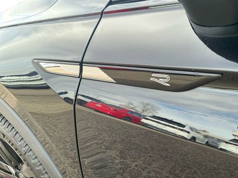 Used 2023 Volkswagen Tiguan SE R-Line image 21