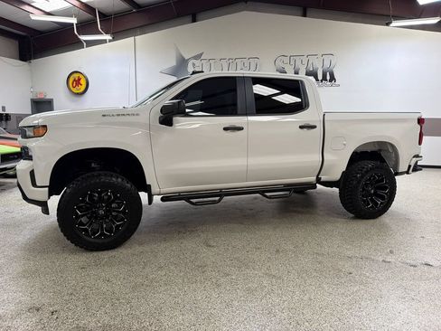 Used 2021 Chevrolet Silverado 1500 Custom RWD image 2