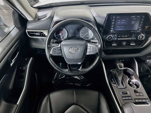 Certified 2021 Toyota Highlander XLE AWD/4WD image 20