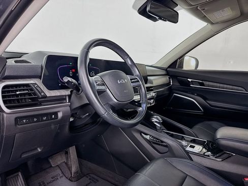 Used 2024 Kia Telluride EX w/ EX Captain's Chair Package image 12