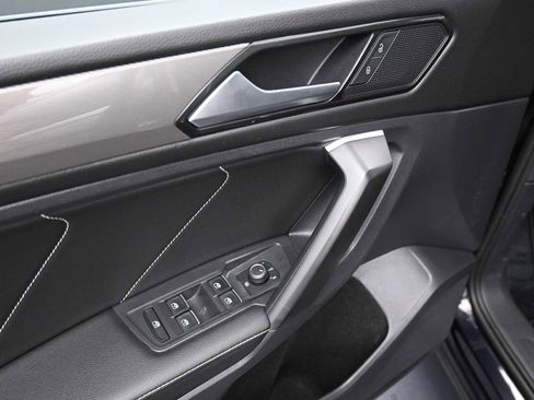 Used 2023 Volkswagen Tiguan SE image 10