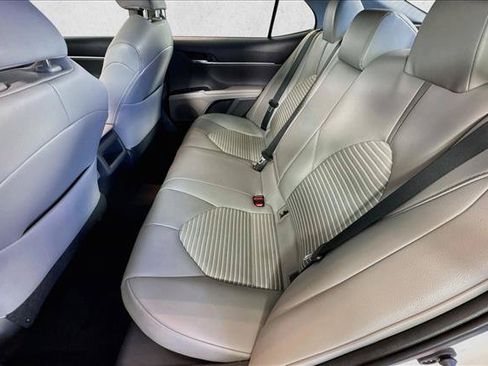 Used 2019 Toyota Camry SE w/ Sunroof Package FWD image 23