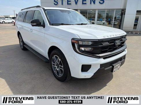 Used 2025 Ford Expedition Max Active AWD/4WD image 3
