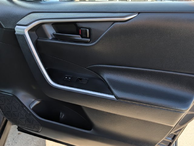 Used 2025 Toyota RAV4 LE FWD image 32