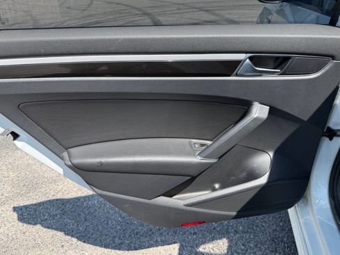 Used 2018 Volkswagen Passat 3.6 image 13