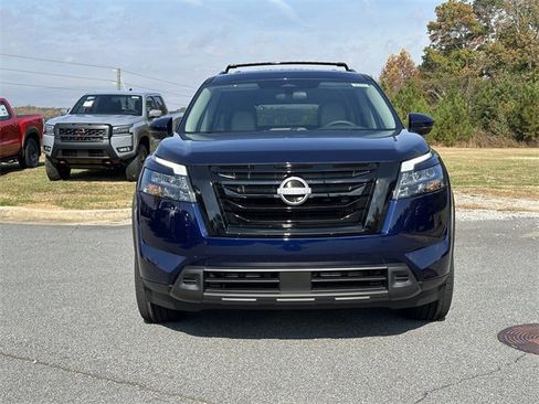 New 2025 Nissan Pathfinder SV image 2