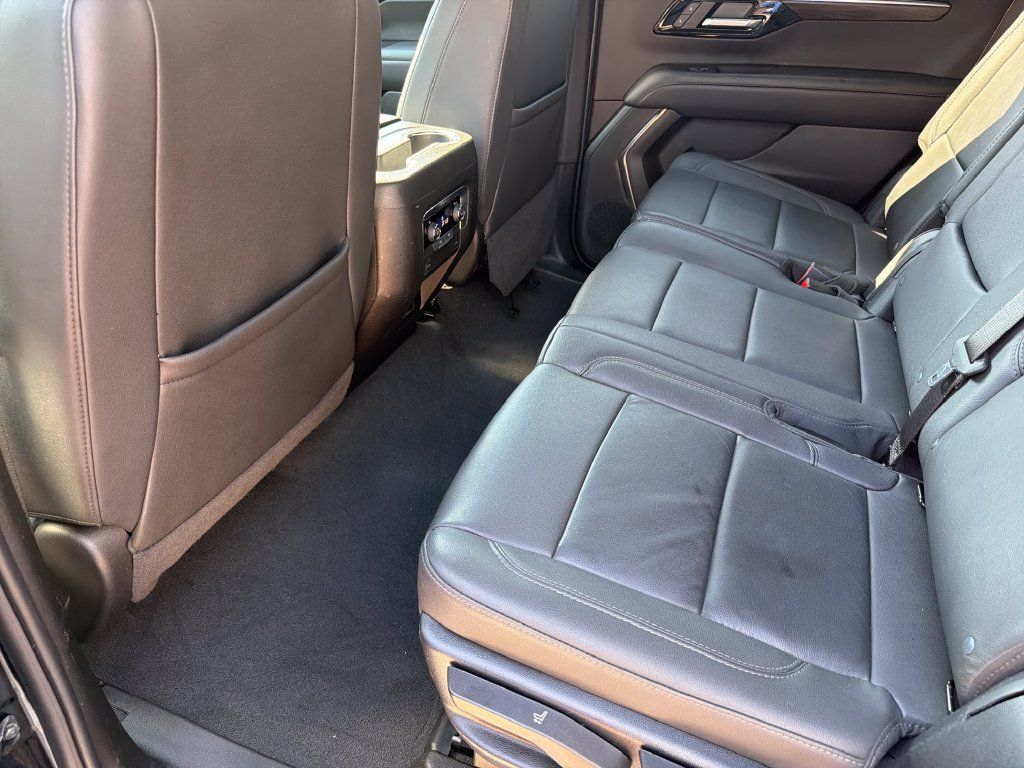 Used 2025 Chevrolet Tahoe Z71 AWD/4WD image 35