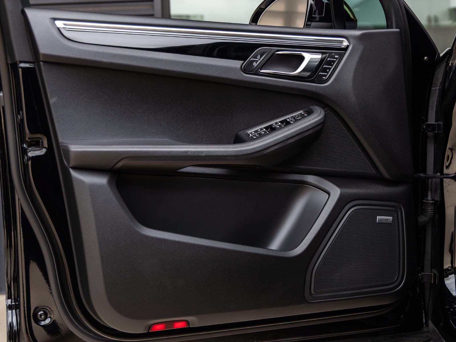 Certified 2019 Porsche Macan S AWD/4WD image 21