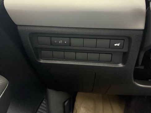 New 2025 Mitsubishi Outlander SE image 18