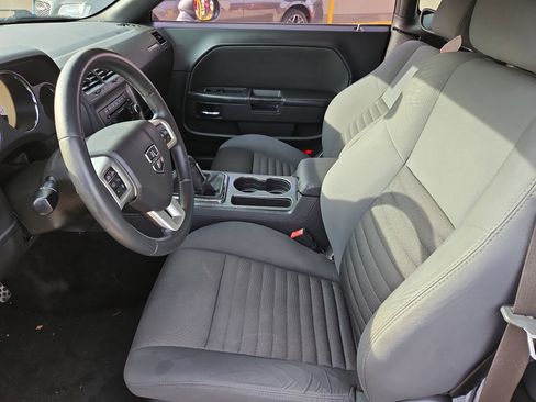 Used 2012 Dodge Challenger R/T image 8