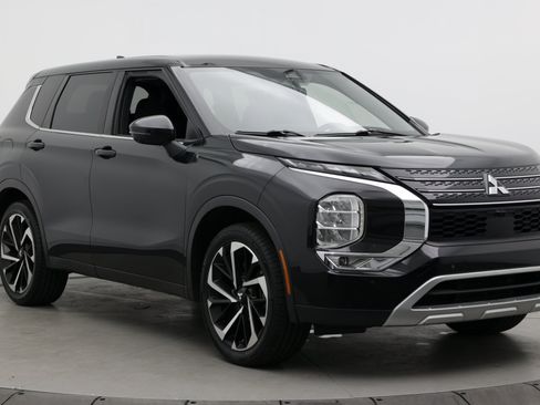 Used 2022 Mitsubishi Outlander SE FWD image 3