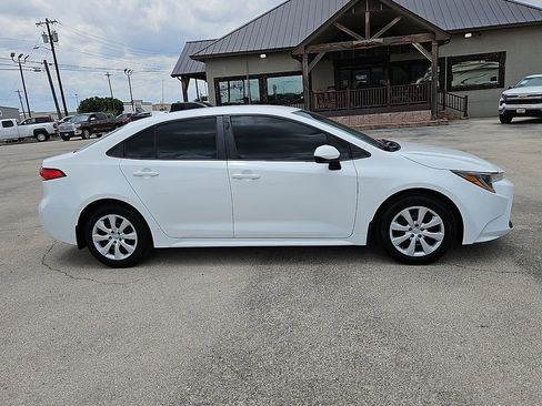 Used 2022 Toyota Corolla LE FWD image 9