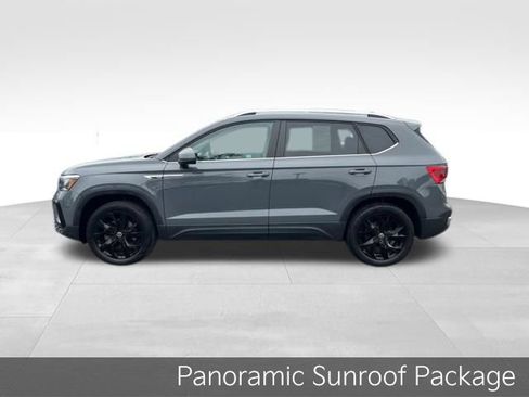 Used 2023 Volkswagen Taos SE w/ Panoramic Sunroof Package AWD/4WD image 4