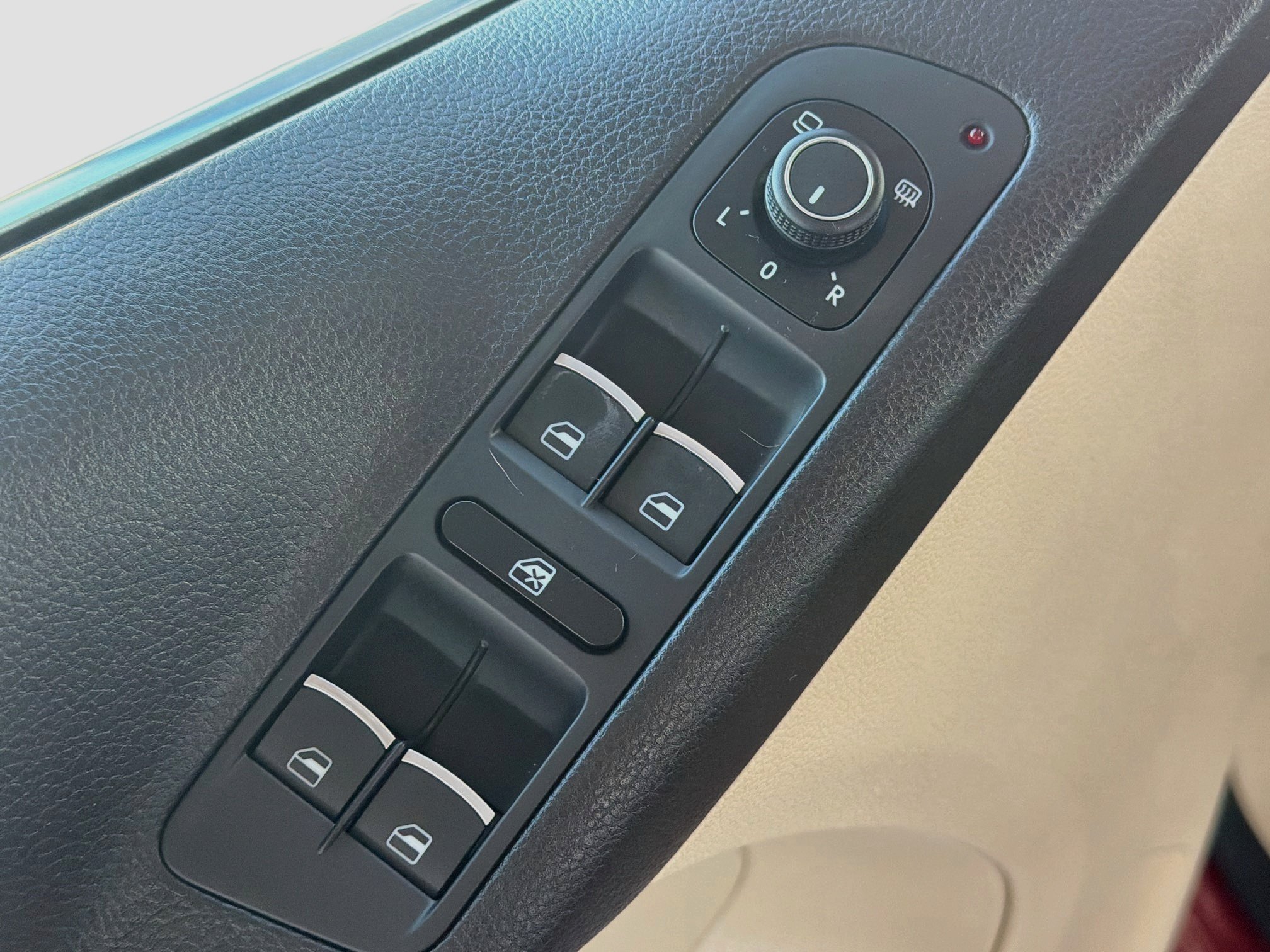 Used 2016 Volkswagen Tiguan SEL AWD/4WD image 15
