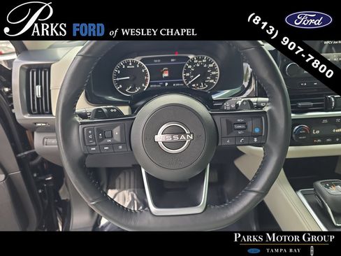 Used 2023 Nissan Pathfinder SL AWD/4WD image 28
