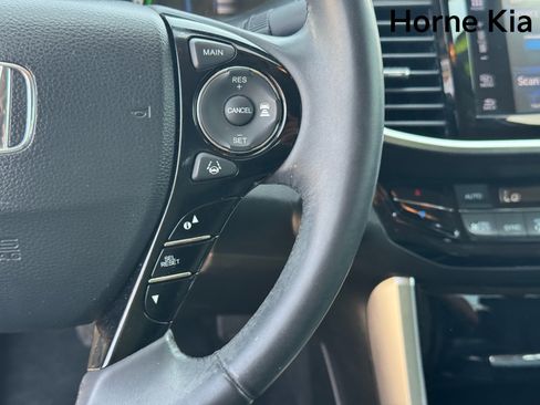 Used 2017 Honda Accord Touring image 18