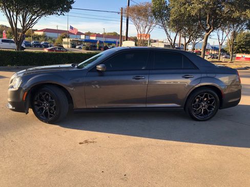 Used 2020 Chrysler 300 S image 2