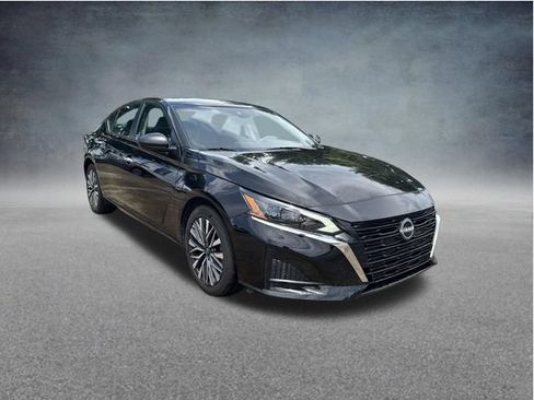 Used 2025 Nissan Altima 2.5 SV FWD image 34