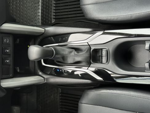 Used 2025 Toyota Corolla Cross XLE w/ Convenience Package image 33