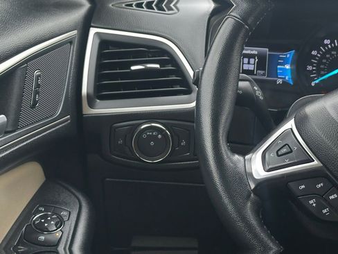 Used 2022 Ford Edge SEL image 11