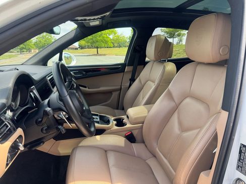 Certified 2023 Porsche Macan Turbo AWD/4WD image 5
