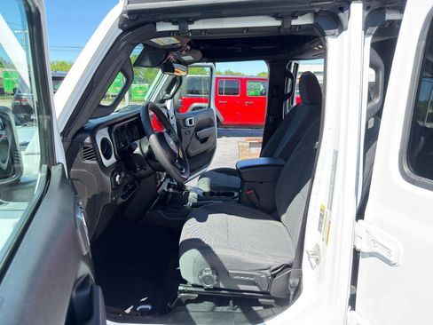 Used 2024 Jeep Wrangler Unlimited w/ Convenience Group AWD/4WD image 20