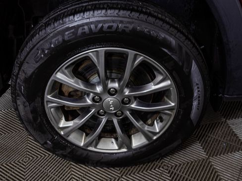 Used 2019 Jeep Cherokee Latitude Plus w/ Cold Weather Group image 44