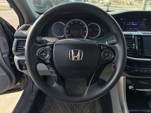 Used 2017 Honda Accord EX image 12