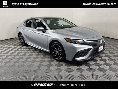 Used 2024 Toyota Camry SE image 11