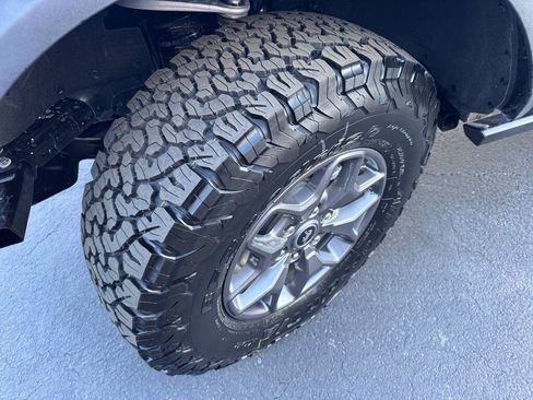 New 2025 Ford Bronco Badlands image 14