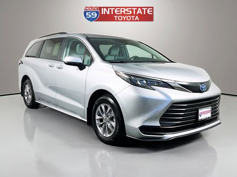 Certified 2024 Toyota Sienna LE w/ LE Plus Package AWD/4WD image 1