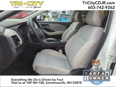 Used 2023 Nissan Rogue SV image 16