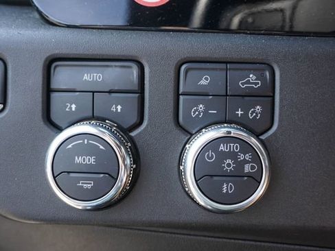 Used 2025 GMC Sierra 1500 SLT AWD/4WD image 12