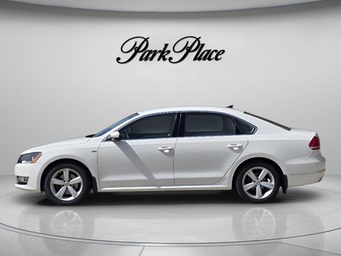 Used 2015 Volkswagen Passat 1.8T Limited Edition image 2