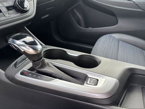 Used 2025 Buick Envista Preferred image 41