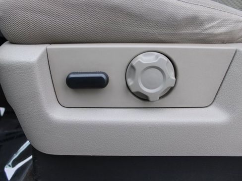 Used 2010 Ford F150 XLT image 13