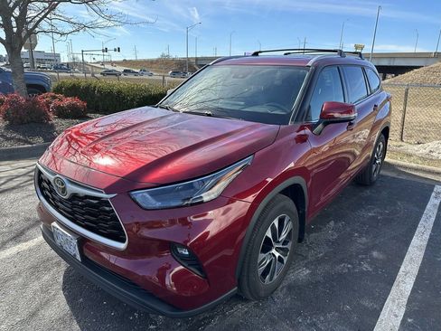 Used 2022 Toyota Highlander XLE image 10