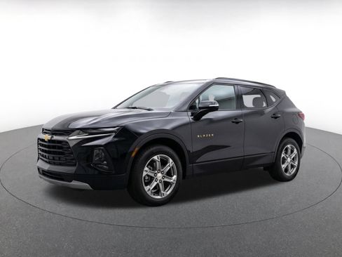 Used 2025 Chevrolet Blazer LT FWD image 3