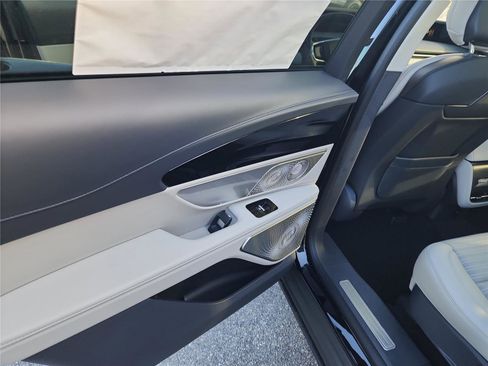 New 2026 Lincoln Nautilus Reserve AWD/4WD image 16