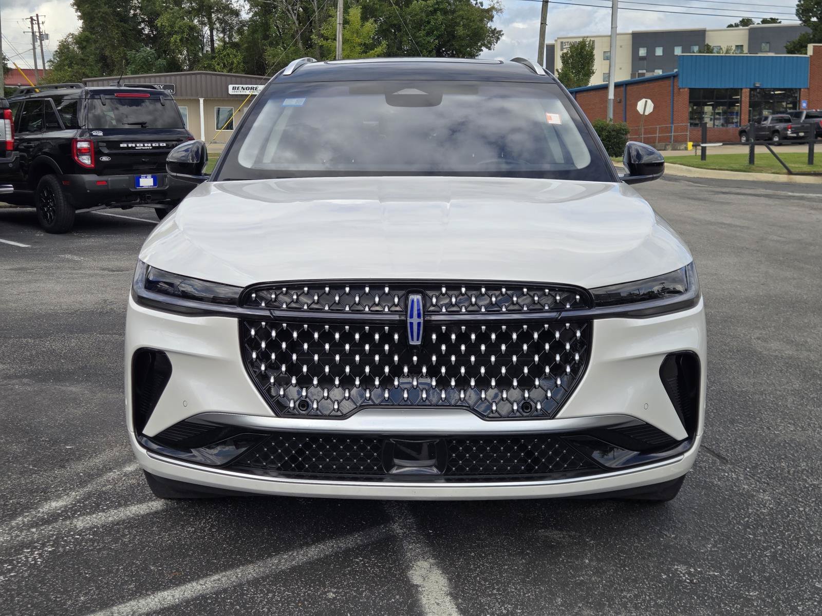 Used 2024 Lincoln Nautilus Reserve w/ Equipment Group 203A AWD/4WD image 3